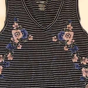 Soft & Sexy AEO tank black striped w/ embroidery!